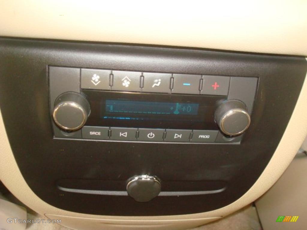 2007 Suburban 1500 LS 4x4 - Silver Birch Metallic / Light Cashmere/Ebony photo #12