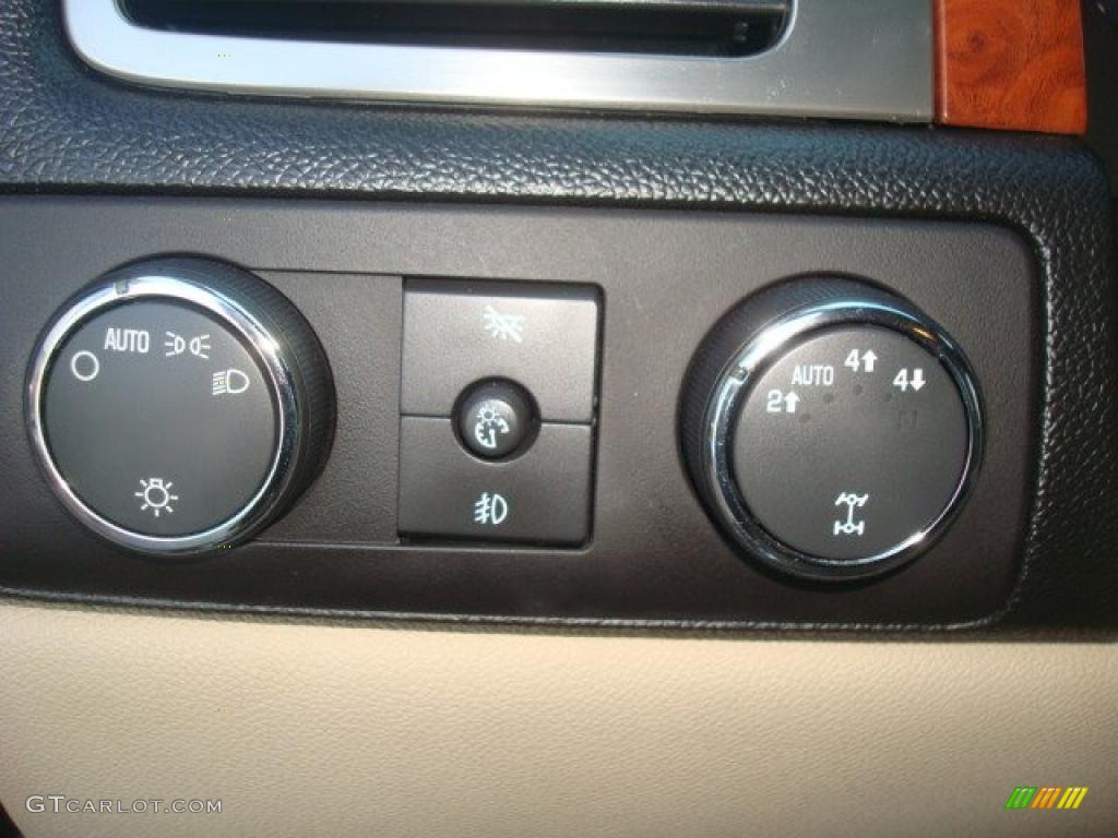 2007 Suburban 1500 LS 4x4 - Silver Birch Metallic / Light Cashmere/Ebony photo #18