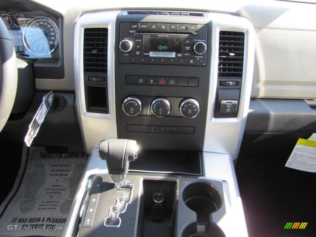 2011 Ram 1500 Big Horn Quad Cab - Brilliant Black Crystal Pearl / Dark Slate Gray photo #9