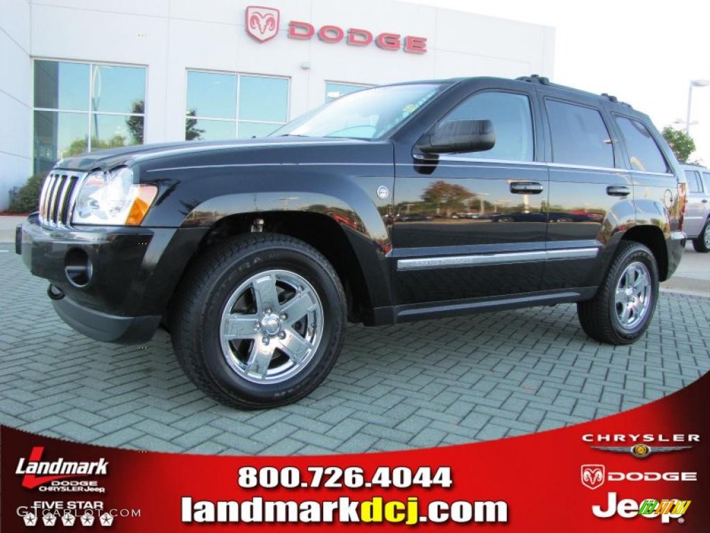 2005 Grand Cherokee Limited 4x4 - Brilliant Black Crystal Pearl / Dark Khaki/Light Graystone photo #1