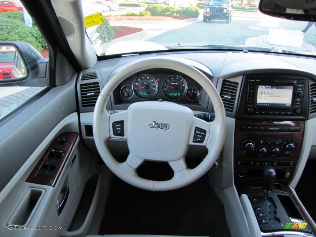 2005 Jeep Grand Cherokee Limited 4x4 Dark Khaki/Light Graystone Steering Wheel Photo #37882804