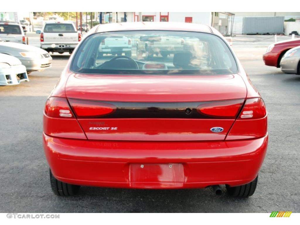 2001 Escort SE Sedan - Bright Red / Medium Graphite photo #10