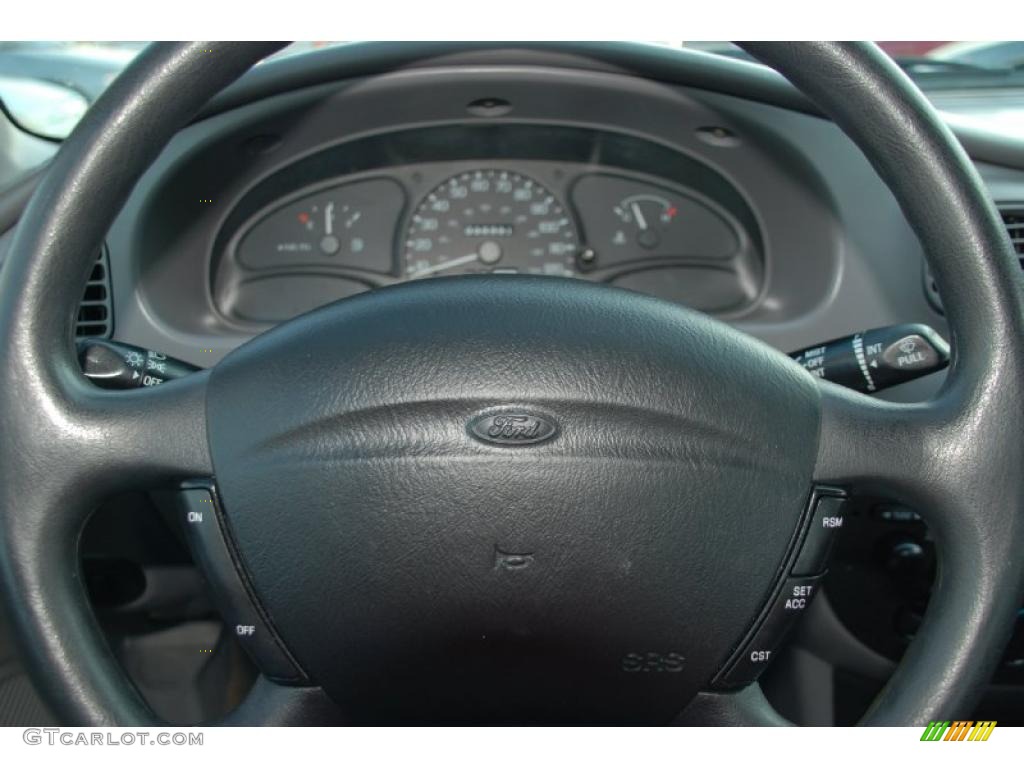 2001 Escort SE Sedan - Bright Red / Medium Graphite photo #16