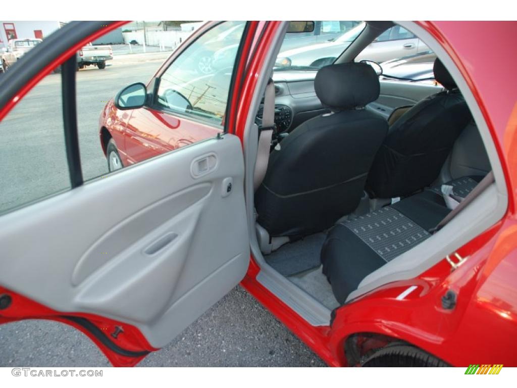 2001 Escort SE Sedan - Bright Red / Medium Graphite photo #19