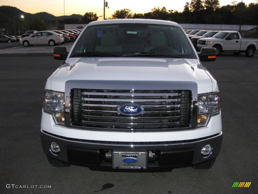 2010 F150 XLT SuperCrew - Oxford White / Medium Stone photo #3