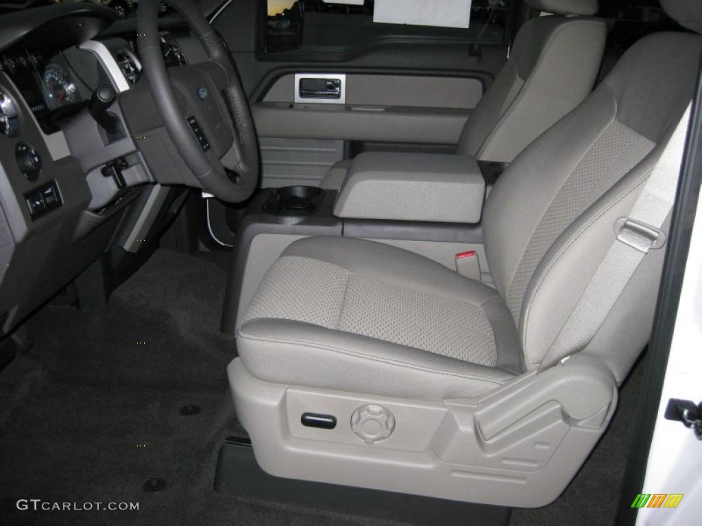 2010 F150 XLT SuperCrew - Oxford White / Medium Stone photo #14