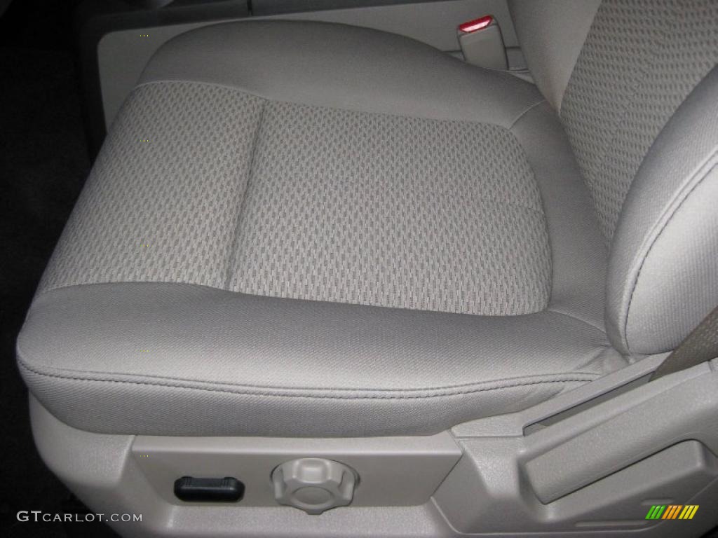 2010 F150 XLT SuperCrew - Oxford White / Medium Stone photo #15