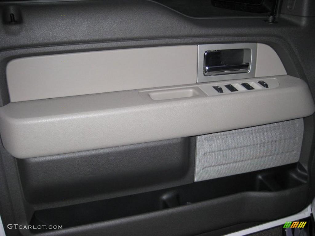 2010 F150 XLT SuperCrew - Oxford White / Medium Stone photo #16