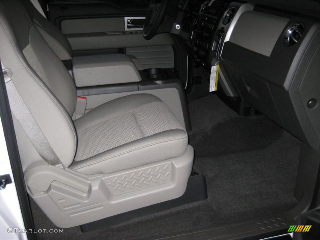 2010 F150 XLT SuperCrew - Oxford White / Medium Stone photo #20