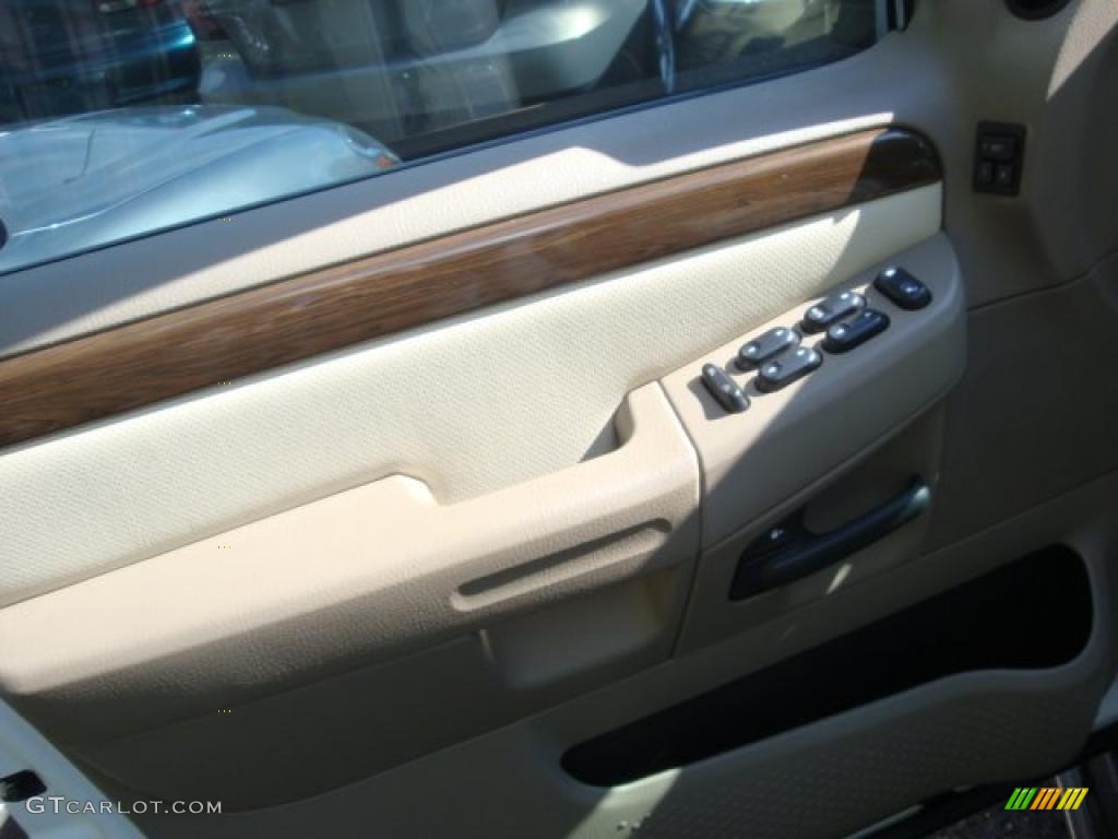 2003 Explorer Eddie Bauer 4x4 - Oxford White / Medium Parchment Beige photo #10