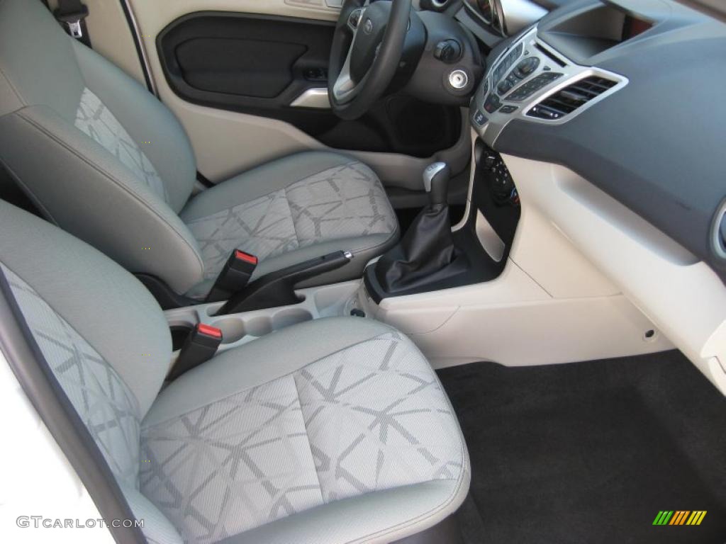 Light Stone/Charcoal Black Cloth Interior 2011 Ford Fiesta SE Hatchback Photo #37889556