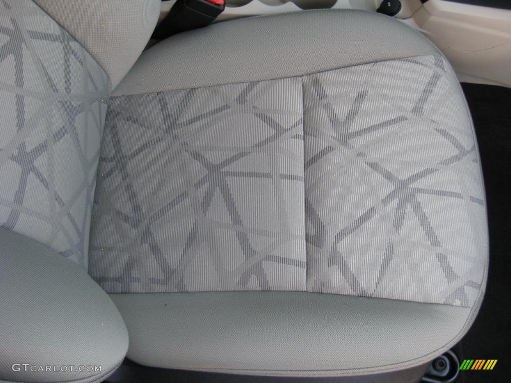 Light Stone/Charcoal Black Cloth Interior 2011 Ford Fiesta SE Hatchback Photo #37889576