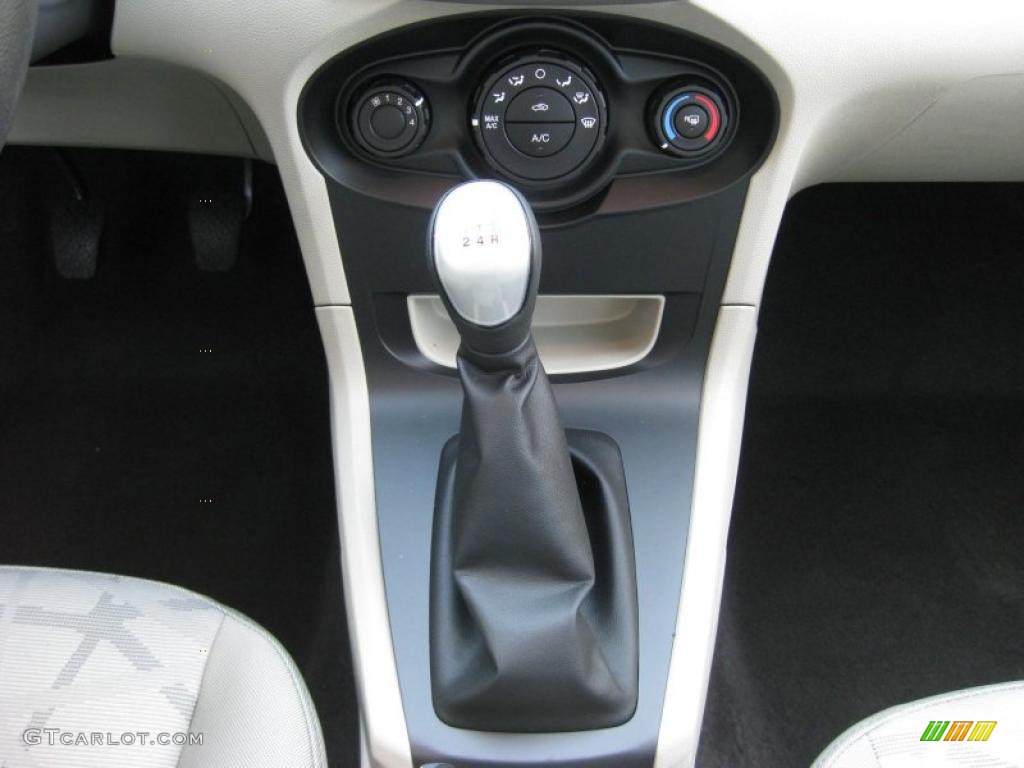 2011 Ford Fiesta SE Hatchback 5 Speed Manual Transmission Photo #37889688
