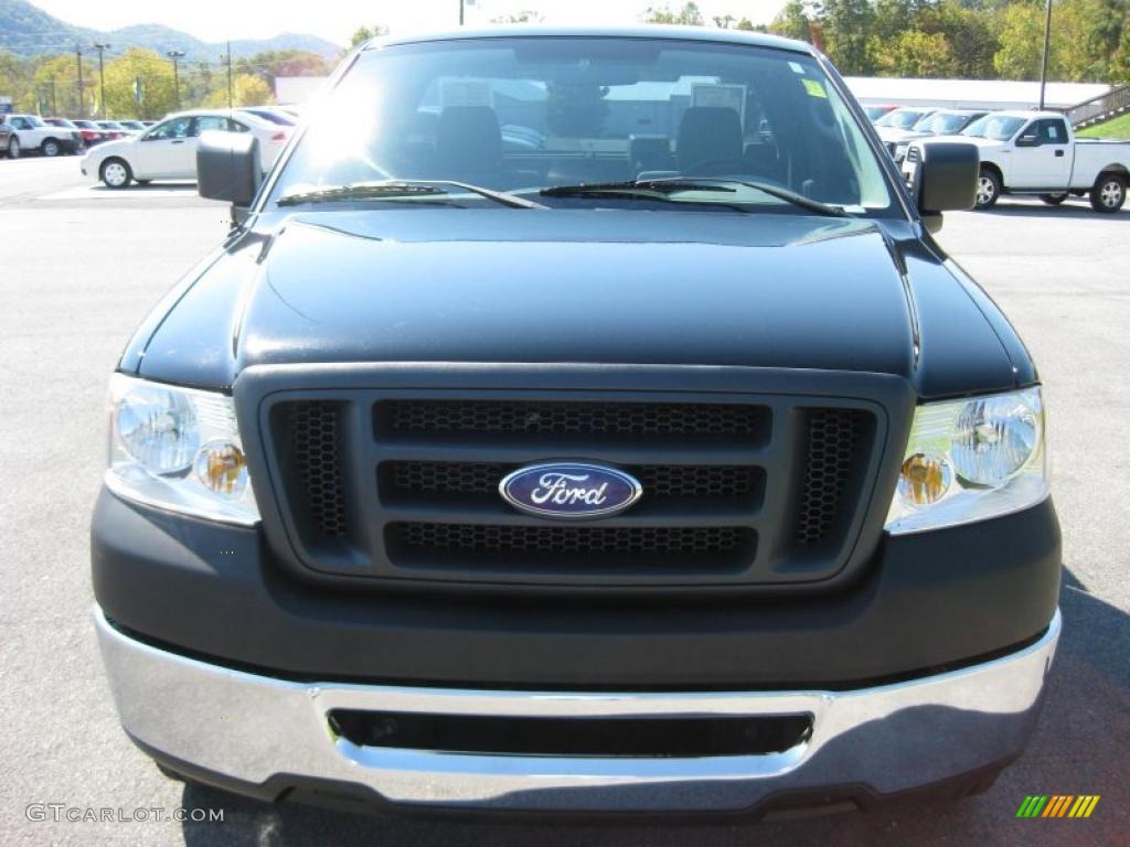 2006 F150 XL Regular Cab 4x4 - Black / Medium Flint photo #3