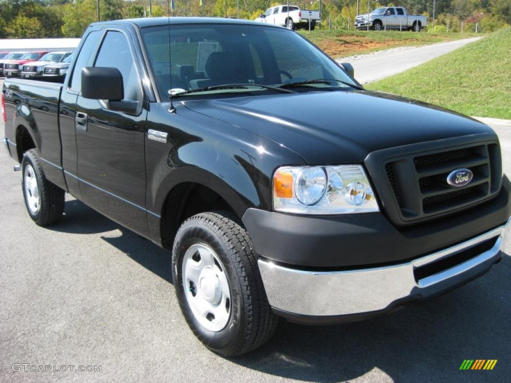 2006 F150 XL Regular Cab 4x4 - Black / Medium Flint photo #4