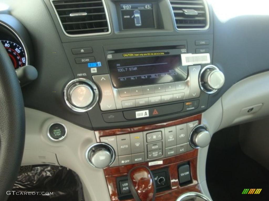 2011 Toyota Highlander Limited 4WD Controls Photo #37891213
