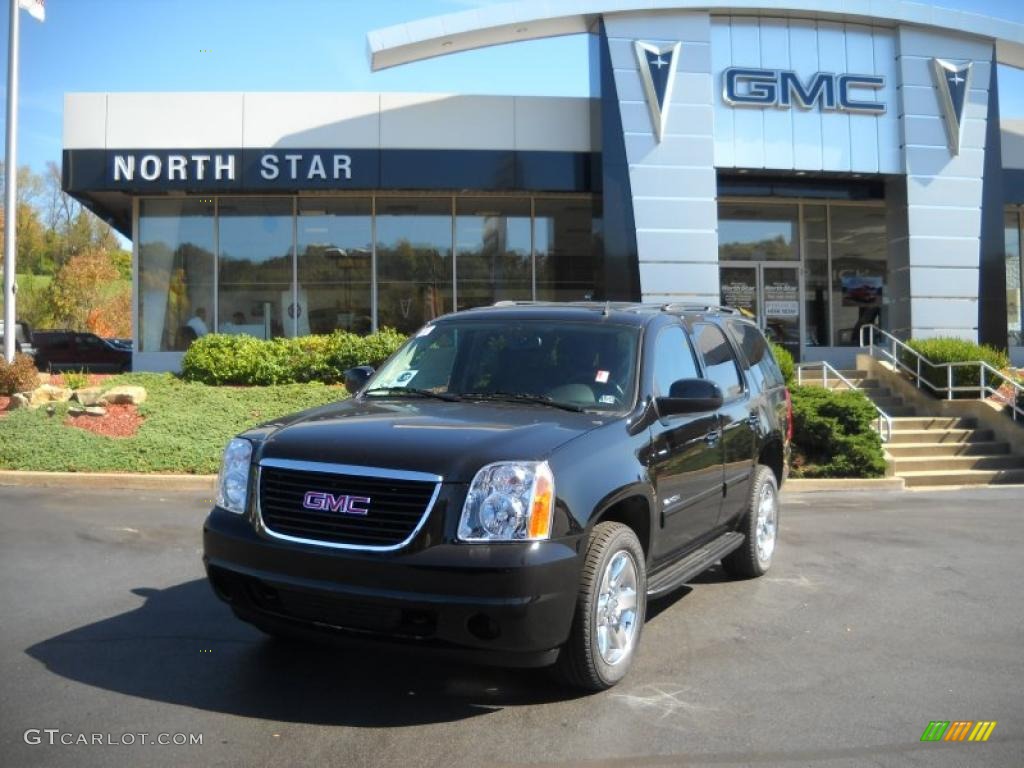 2011 Yukon SLE 4x4 - Onyx Black / Ebony photo #1