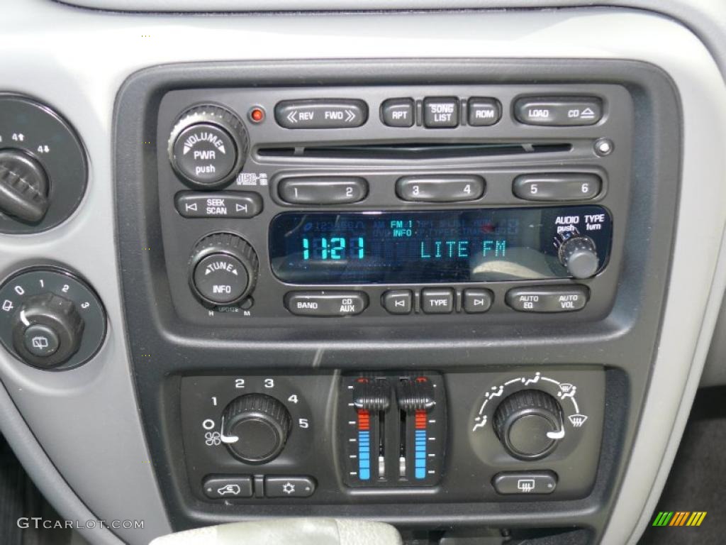 2007 Chevrolet TrailBlazer LS 4x4 Controls Photo #37892988