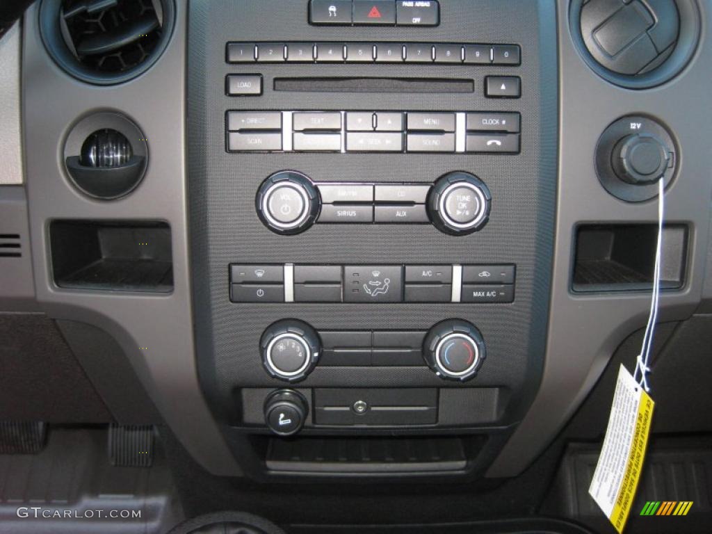 2010 Ford F150 STX SuperCab 4x4 Controls Photo #37892996