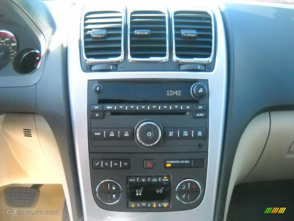 2011 GMC Acadia SLT AWD Controls Photo #37893788