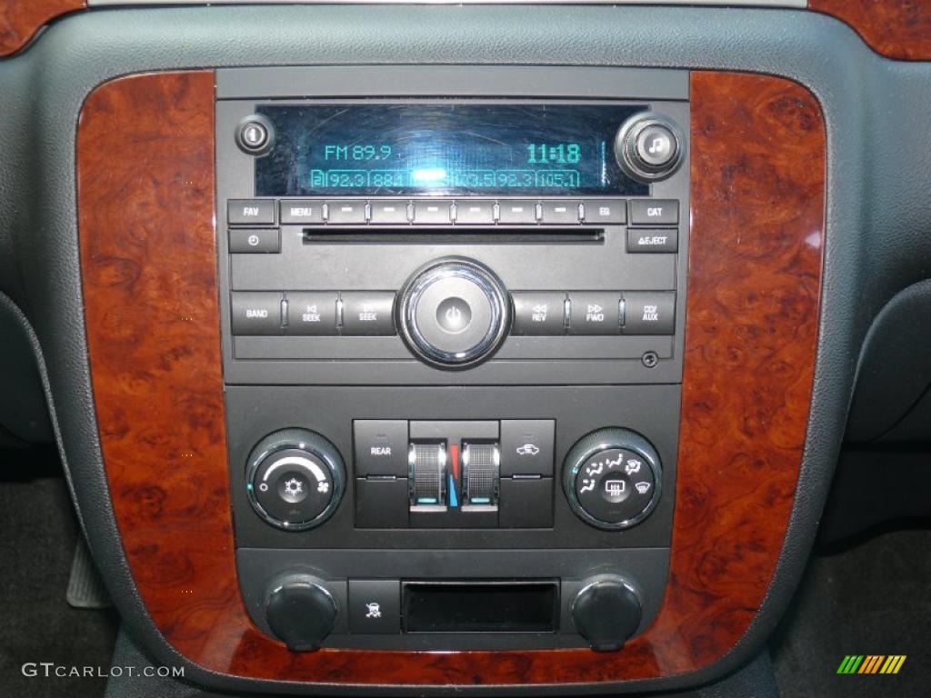 2009 Chevrolet Suburban LT 4x4 Controls Photo #37894440