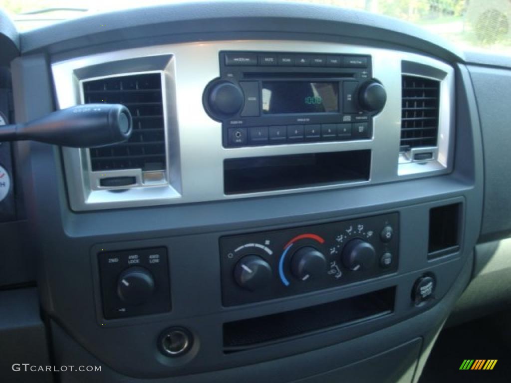 2007 Dodge Ram 1500 SLT Quad Cab 4x4 Controls Photo #37895332