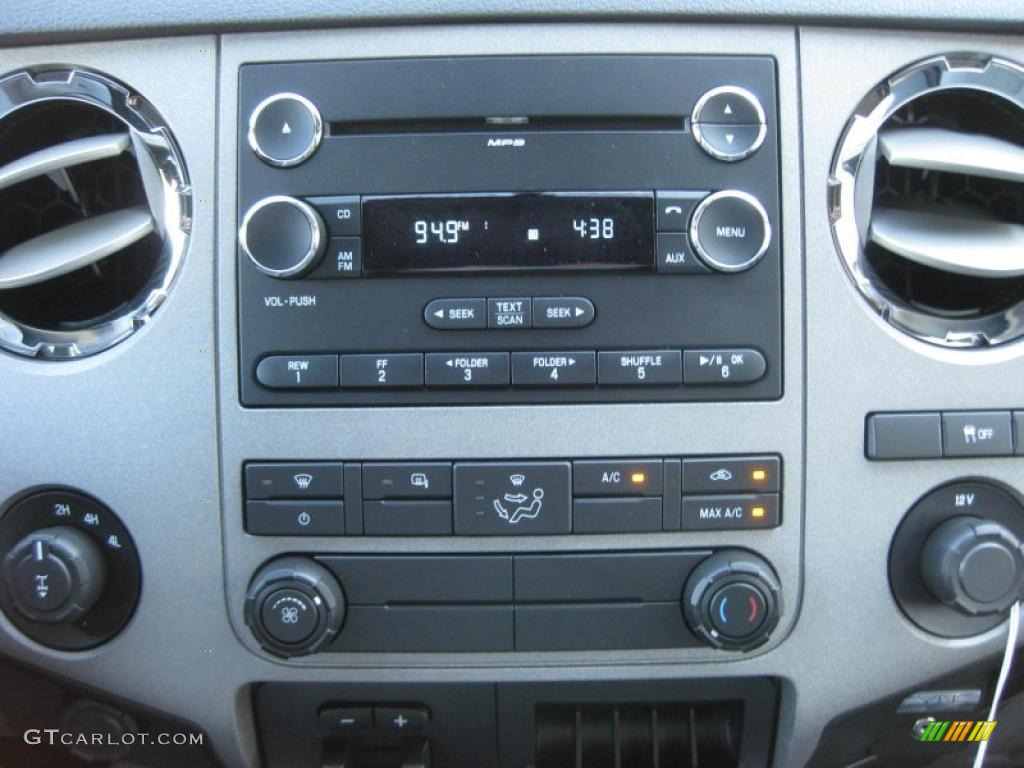 2011 Ford F250 Super Duty XLT Crew Cab 4x4 Controls Photo #37895388