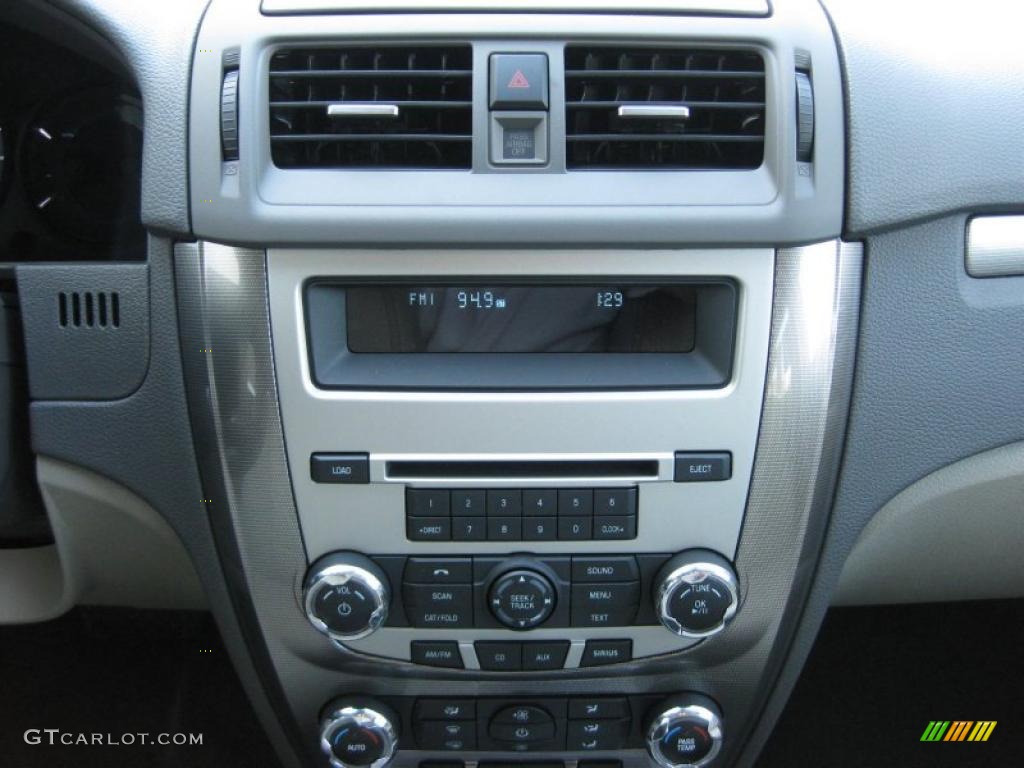 2011 Ford Fusion SEL V6 Controls Photo #37895712