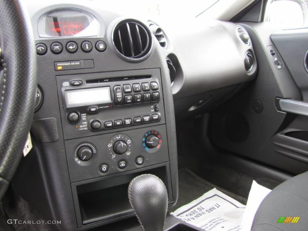 2008 Pontiac Grand Prix Sedan Controls Photo #37897283