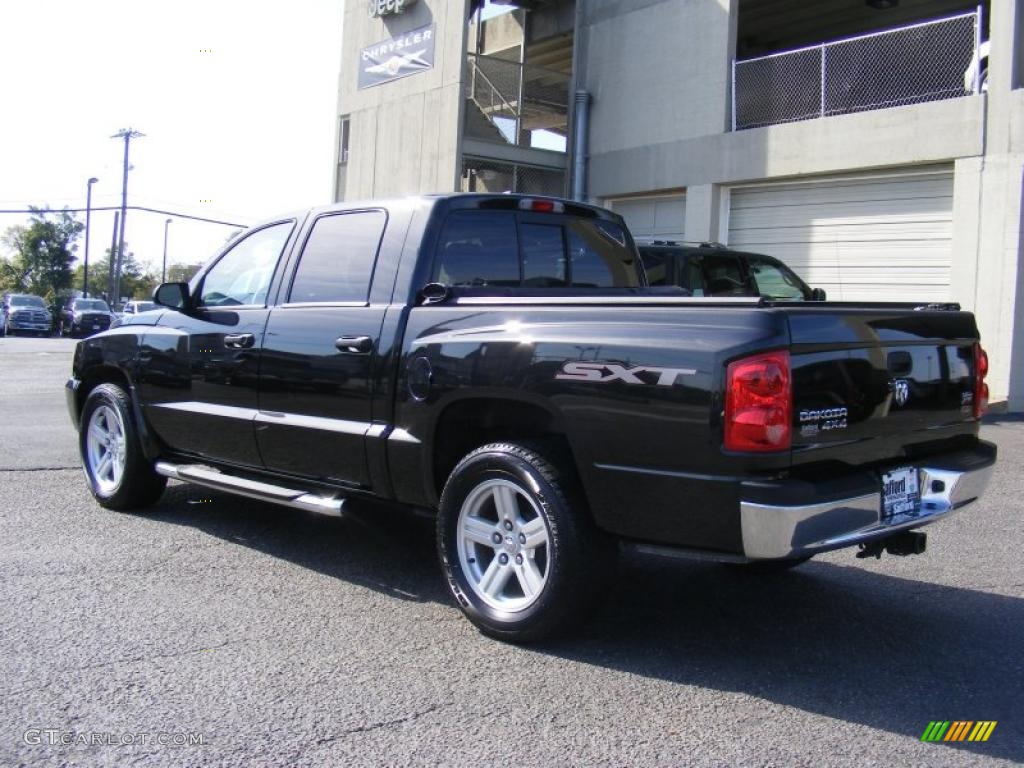 Brilliant Black Crystal Pearl 2007 Dodge Dakota SXT Quad Cab 4x4 Exterior Photo #37897499