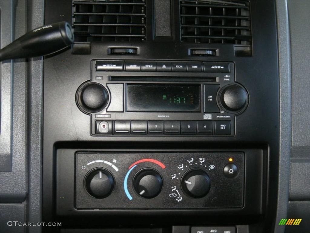 2007 Dodge Dakota SXT Quad Cab 4x4 Controls Photos