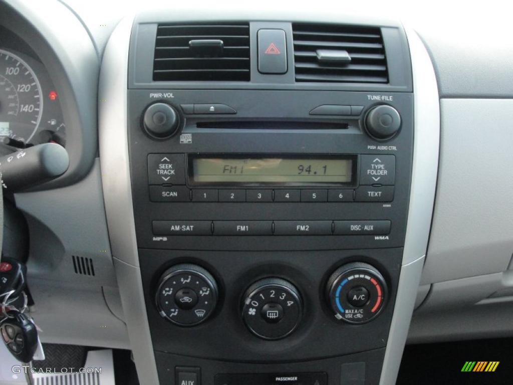 2009 Toyota Corolla LE Controls Photo #37898487