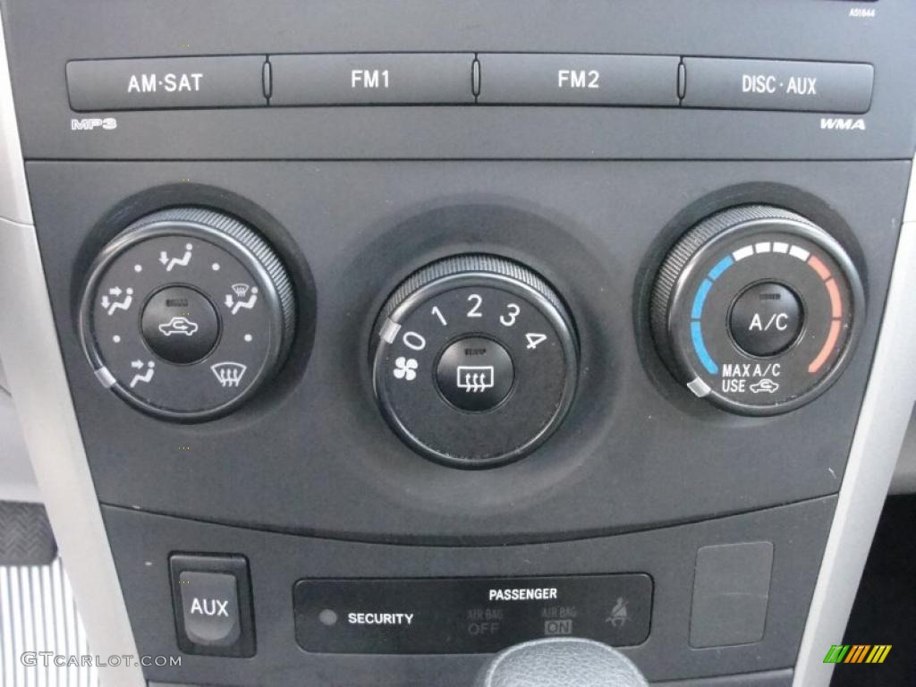 2009 Toyota Corolla LE Controls Photo #37898519