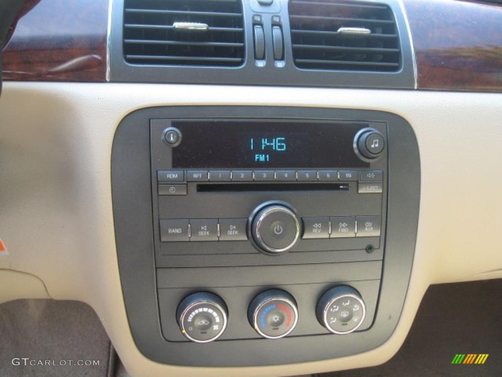 2007 Buick Lucerne CX Controls Photo #37901891
