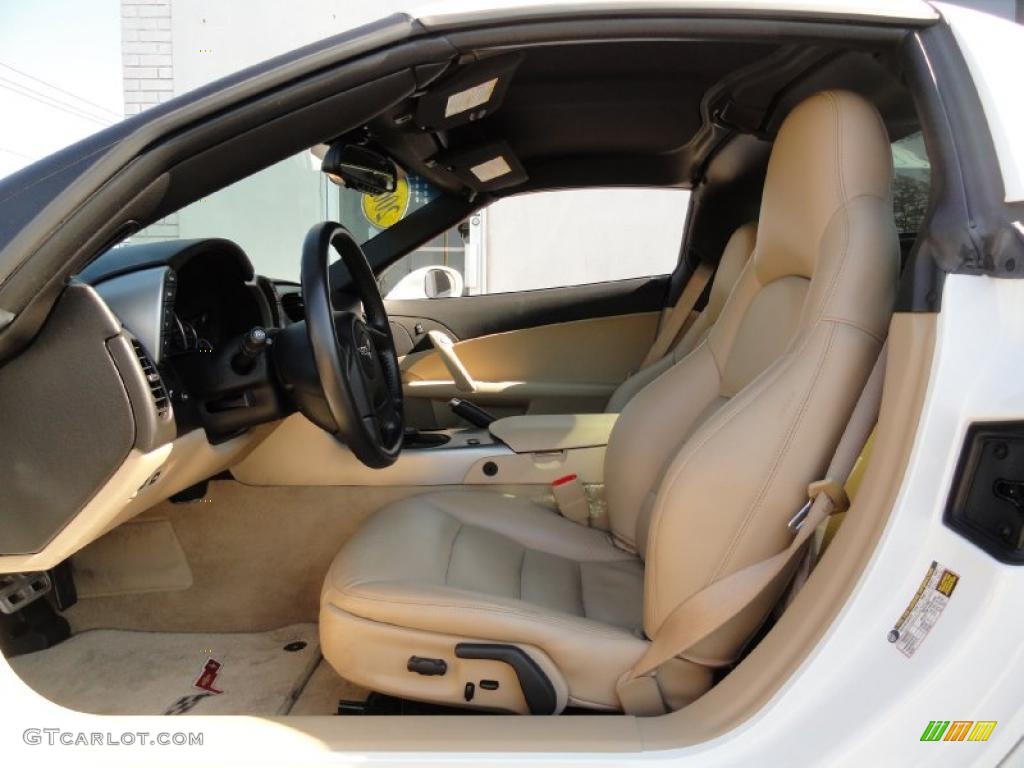 Cashmere Interior 2005 Chevrolet Corvette Coupe Photo #37904855