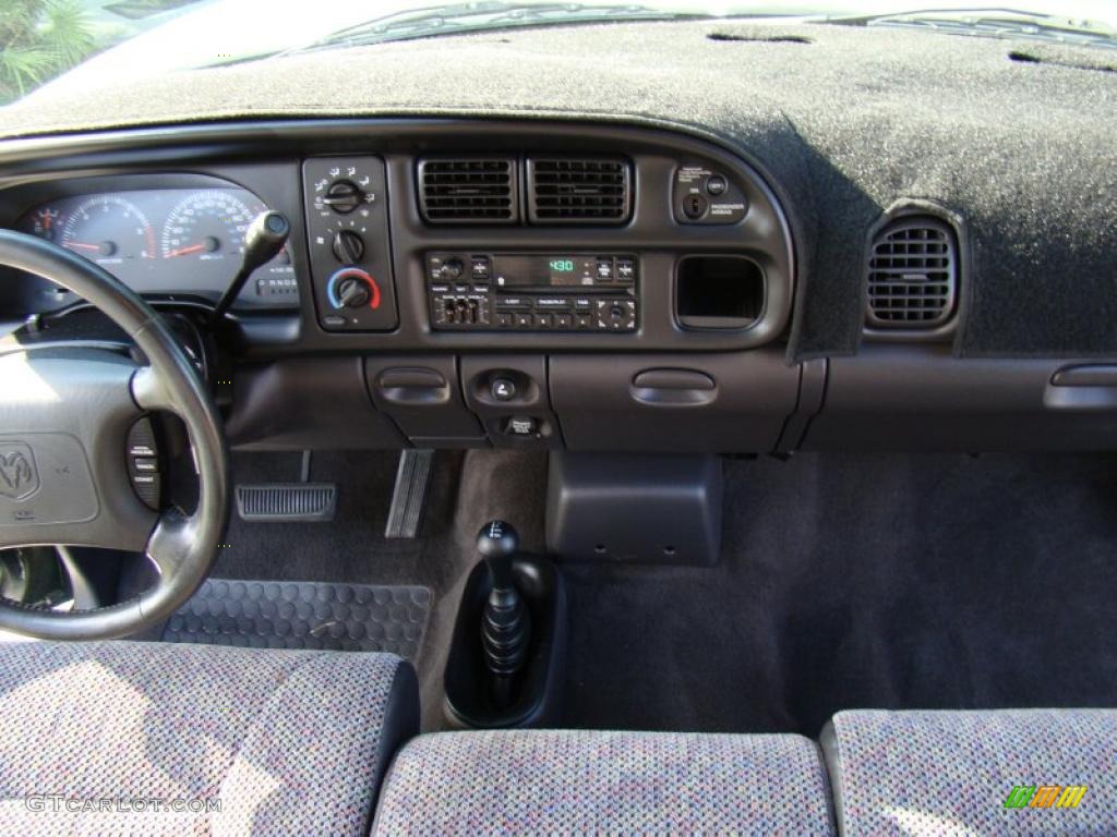 2001 Ram 1500 SLT Club Cab 4x4 - Forest Green Pearl / Mist Gray photo #17