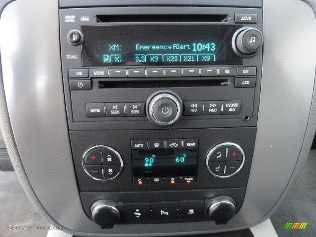 2010 GMC Yukon XL SLT 4x4 Controls Photo #37906399