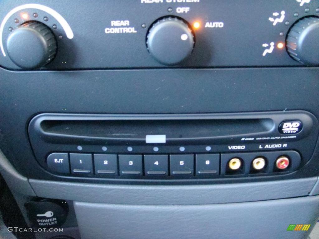 2005 Dodge Grand Caravan SXT Controls Photo #37907992