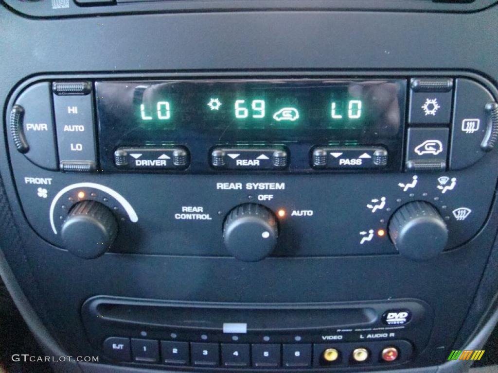 2005 Dodge Grand Caravan SXT Controls Photo #37908012