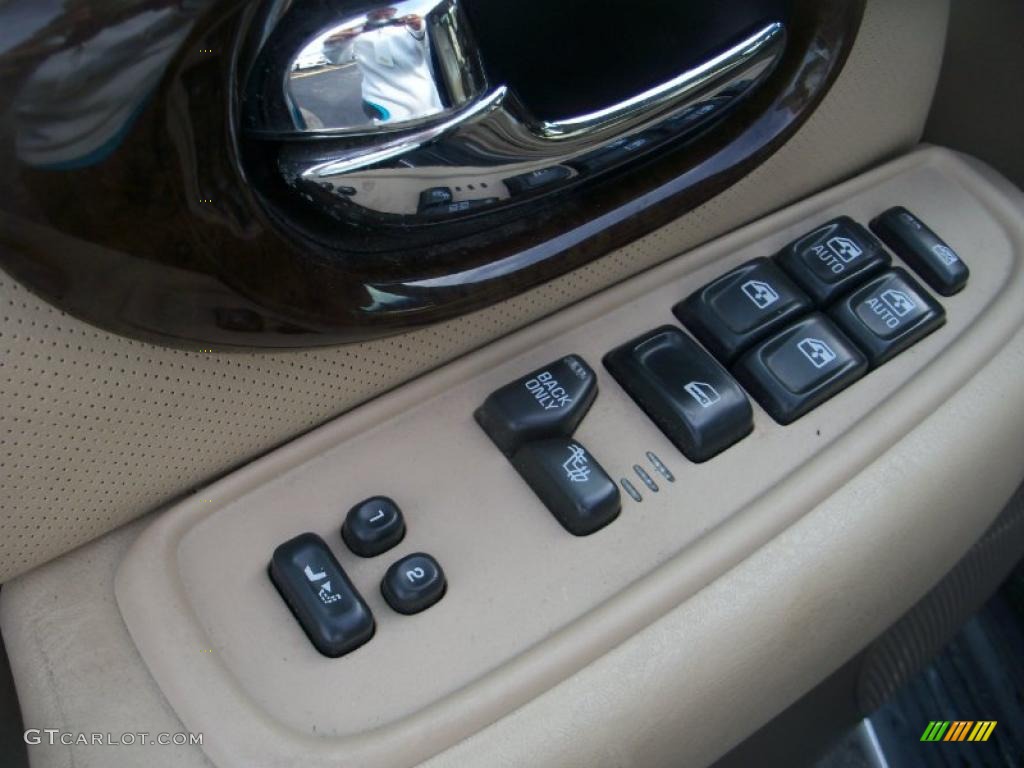2005 Buick Rainier CXL AWD Controls Photo #37910385