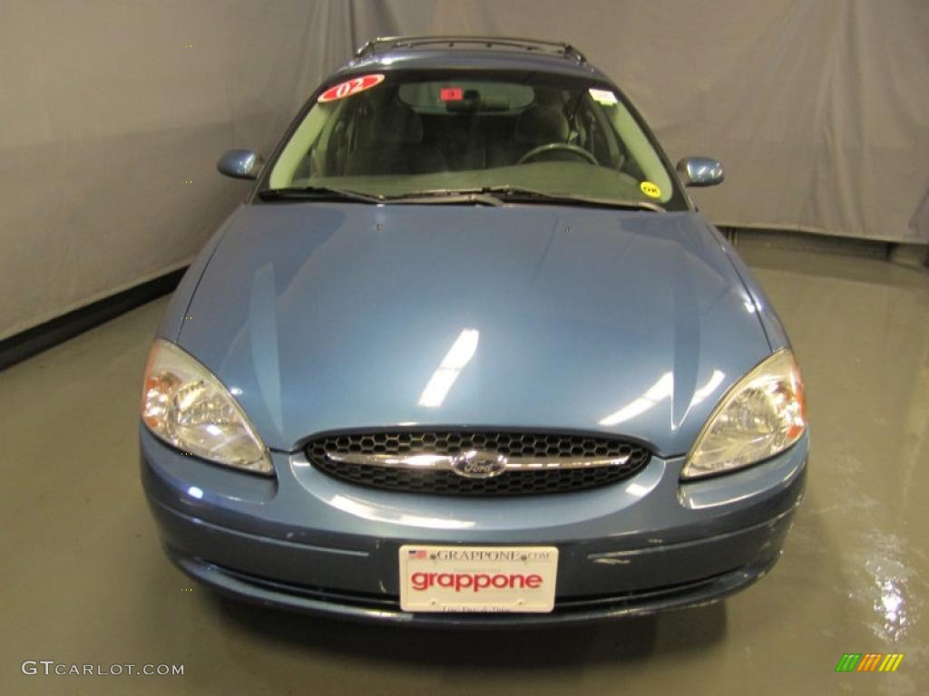 2002 Taurus SE Wagon - Blue Metallic / Medium Graphite photo #2