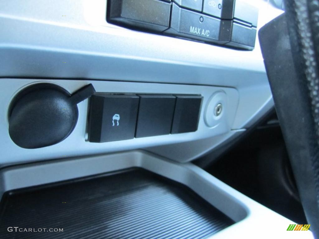 2008 Mercury Mariner V6 4WD Controls Photo #37913161