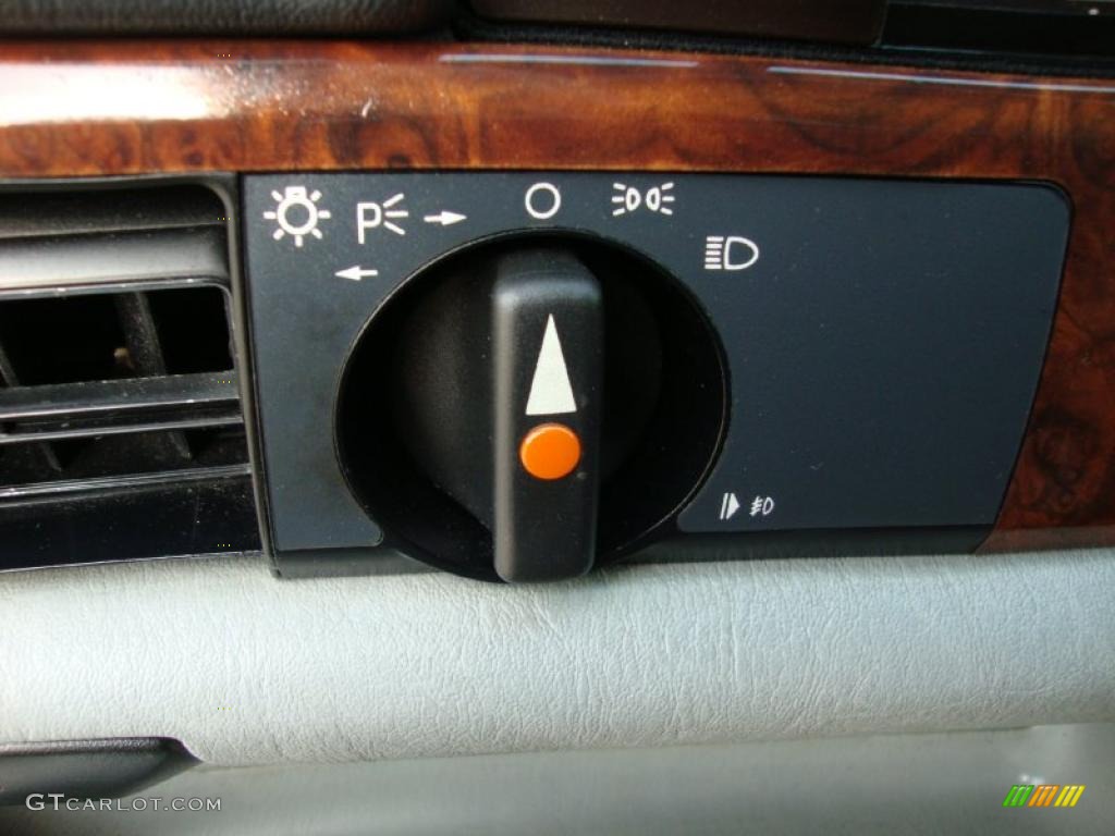1991 Mercedes-Benz S Class 560 SEL Controls Photo #37913189