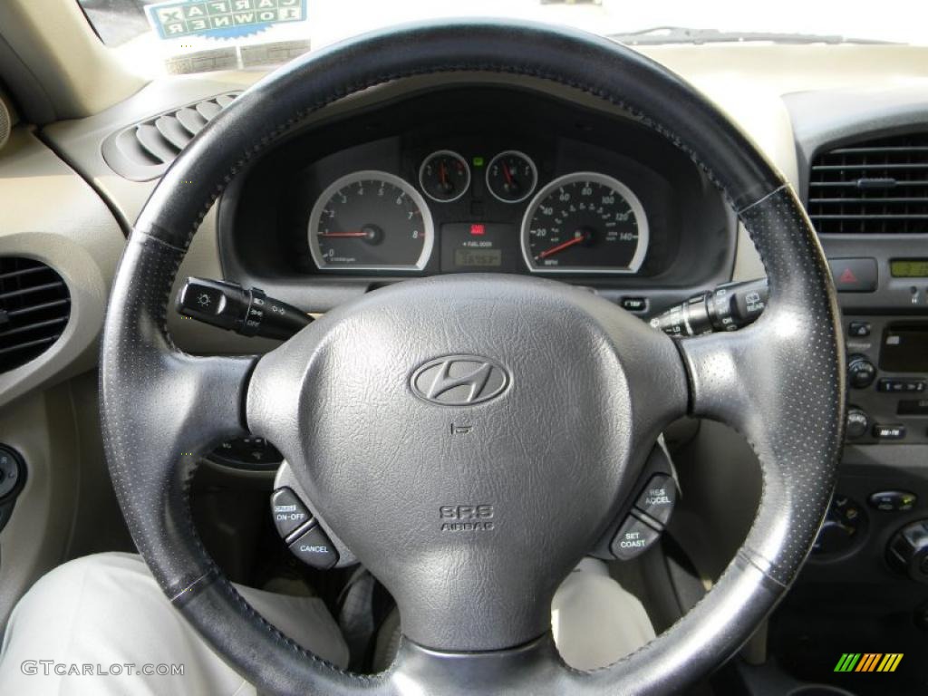 2005 Hyundai Santa Fe GLS 4WD Beige Steering Wheel Photo #37913213