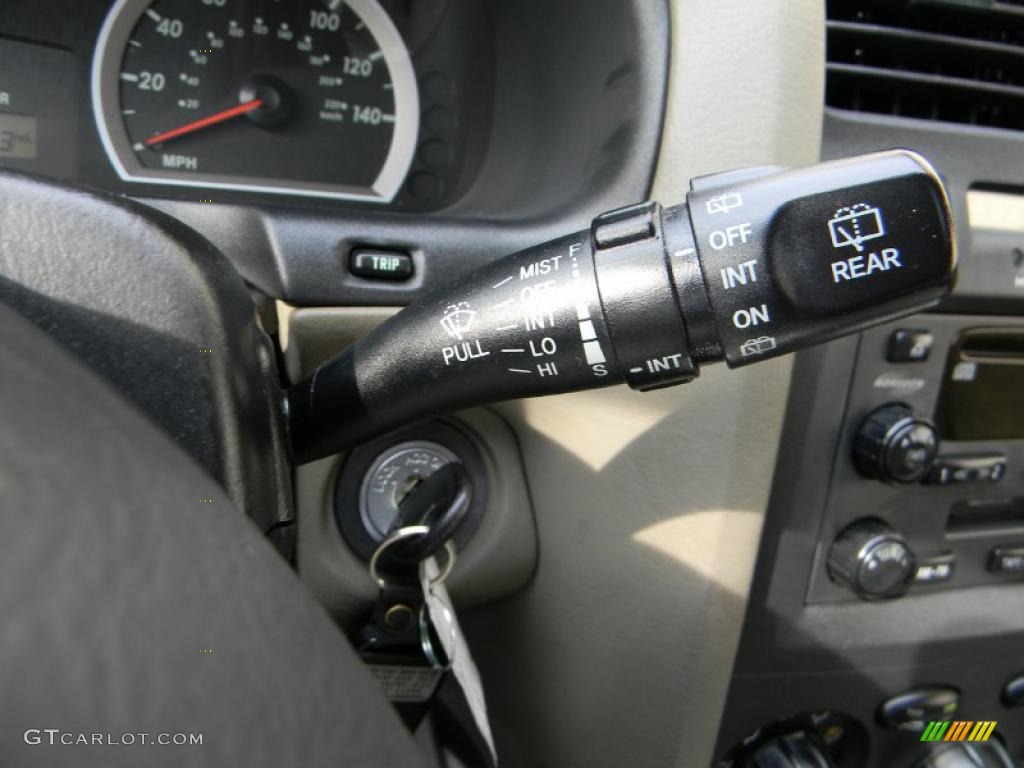 2005 Hyundai Santa Fe GLS 4WD Controls Photo #37913281