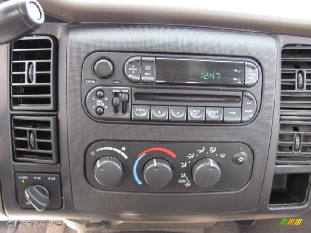 2002 Dodge Dakota SLT Quad Cab 4x4 Controls Photo #37916922