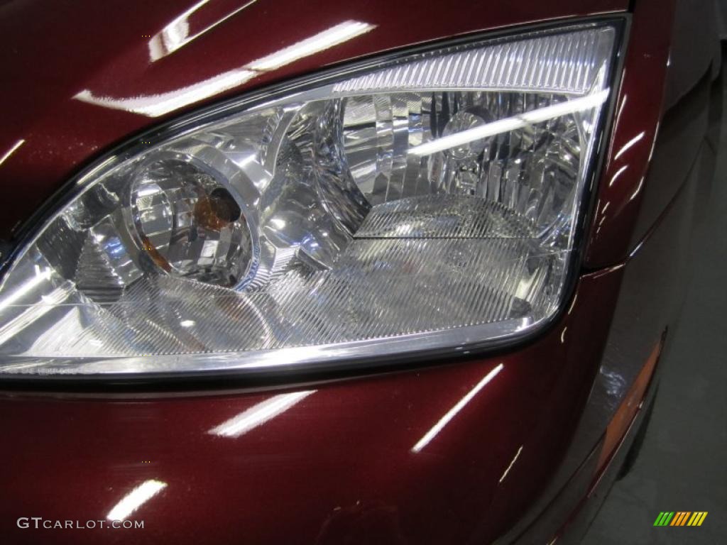 2007 Focus ZX4 SES Sedan - Dark Toreador Red Metallic / Charcoal/Light Flint photo #4