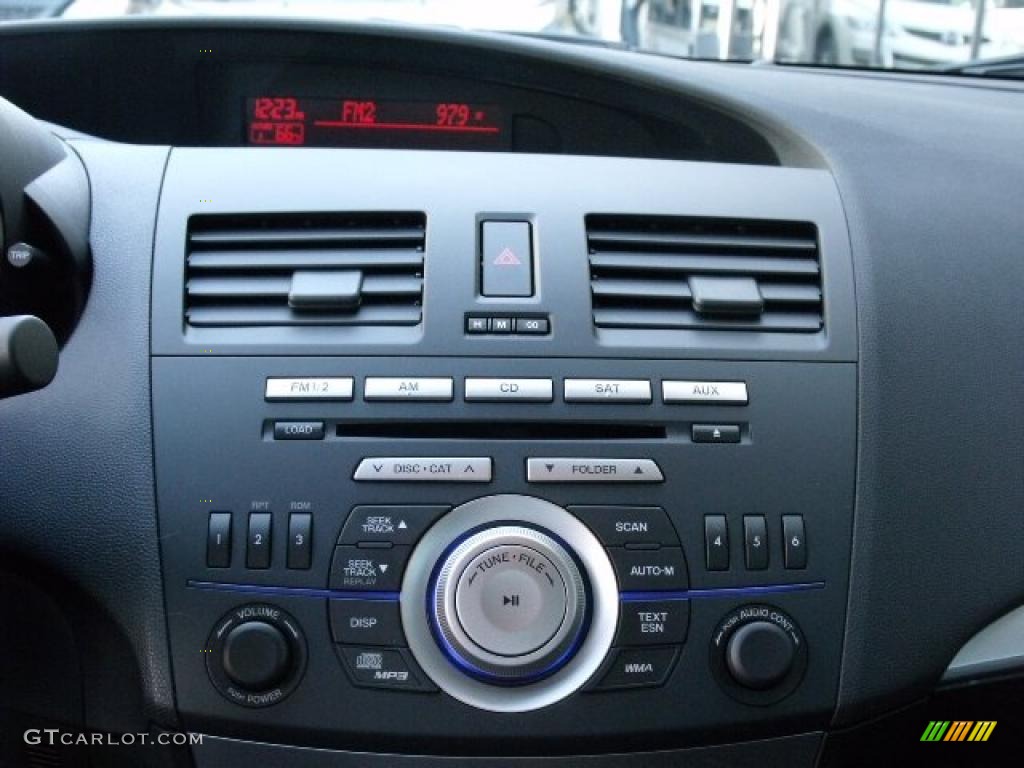 2010 Mazda MAZDA3 i Touring 4 Door Controls Photo #37921674