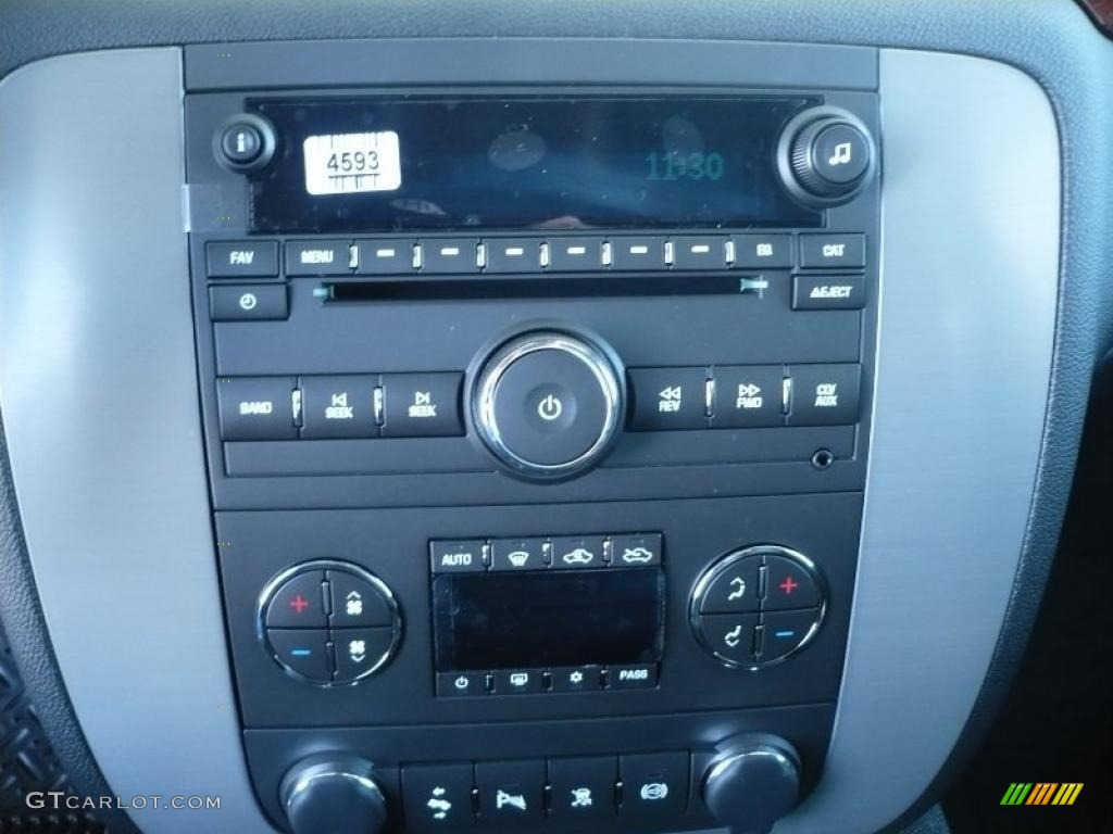 2011 GMC Sierra 3500HD SLT Crew Cab 4x4 Controls Photo #37923078