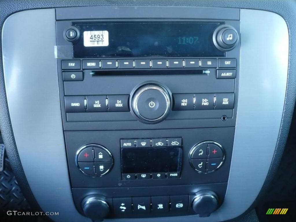 2011 GMC Sierra 2500HD SLT Crew Cab 4x4 Controls Photo #37923234